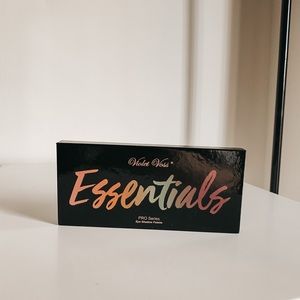 NWT Violet Voss Essentials Eyeshadow Palette